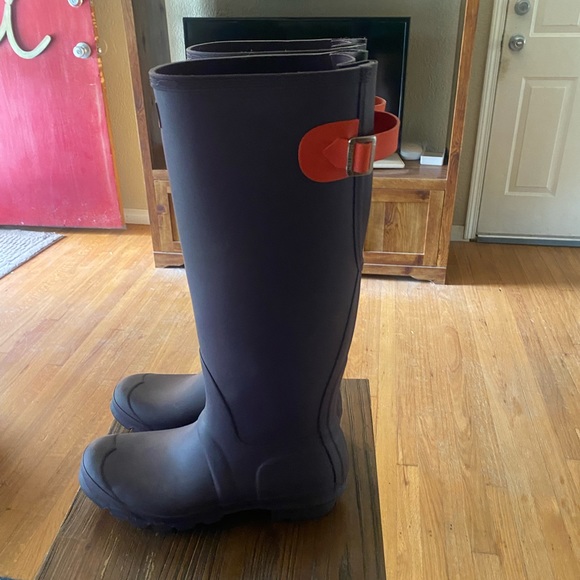 Hunter boots. Size 9. Will fit larger calf. - Picture 7 of 7